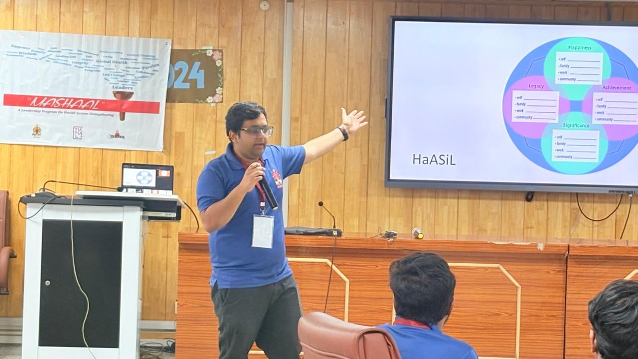 Dr. Abhinav Aggarwal conducting a teaching session